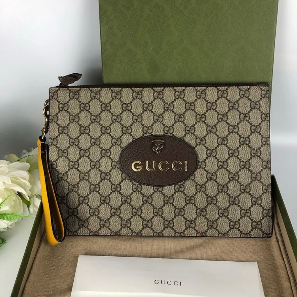 Gucci GG Supreme Monogram Neo Zip Wristlet Pouch Beige